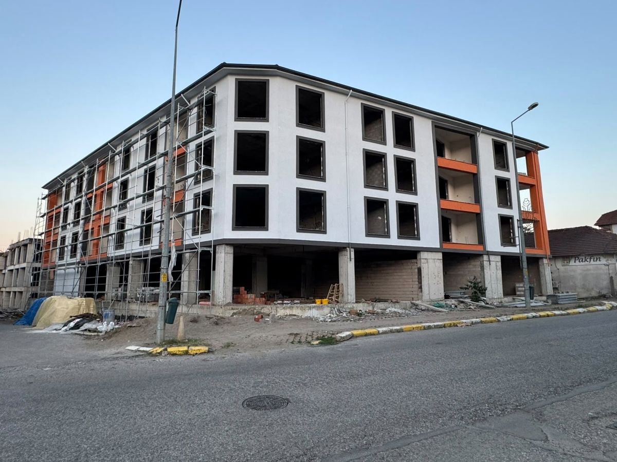 DÜZCEDE ACİL SATILIK ASANSÖRLÜ 1+1 DAİRELER